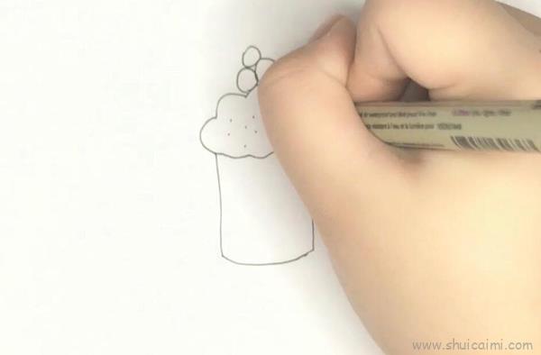 蓝莓蛋糕儿童画怎么画 蓝莓蛋糕简笔画顺序